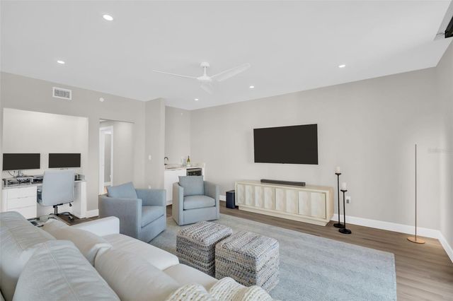 1 BEACH DRIVE SE 1210, St Petersburg, FL 33701