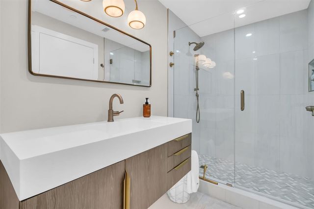 1 BEACH DRIVE SE 1210, St Petersburg, FL 33701