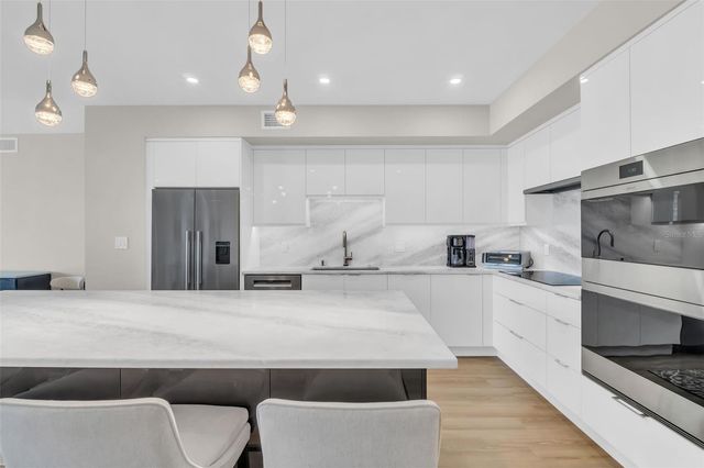 1 BEACH DRIVE SE 1210, St Petersburg, FL 33701