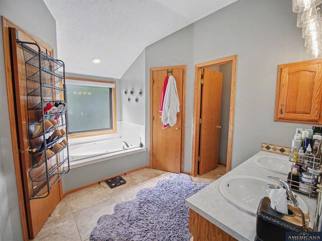 17203 K Street, Omaha, NE 68135