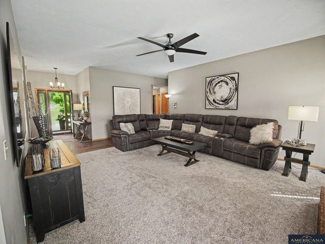 17203 K Street, Omaha, NE 68135