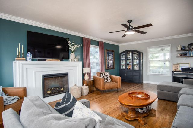 958 E Morton Hill Avenue, Porterville, CA 93257