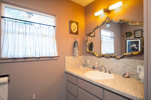 958 E Morton Hill Avenue, Porterville, CA 93257