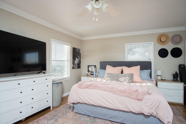 958 E Morton Hill Avenue, Porterville, CA 93257