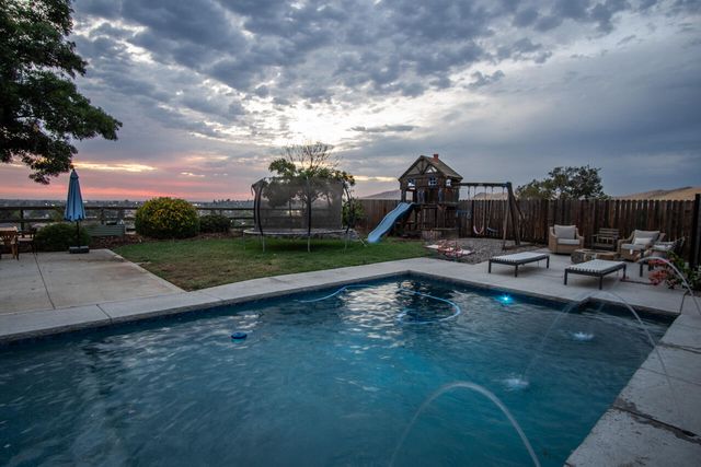 958 E Morton Hill Avenue, Porterville, CA 93257