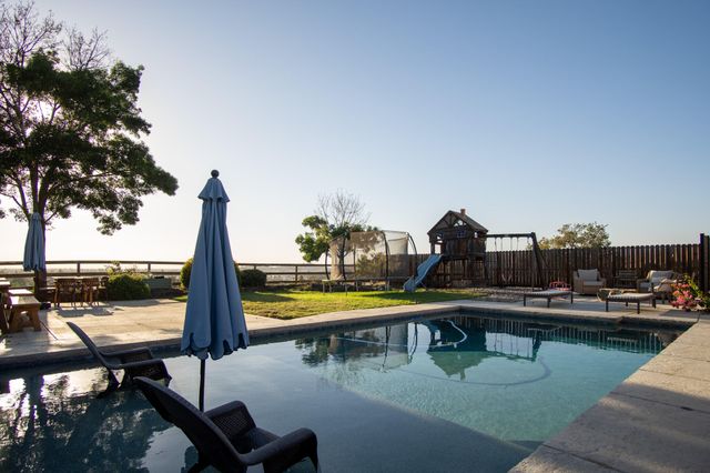 958 E Morton Hill Avenue, Porterville, CA 93257