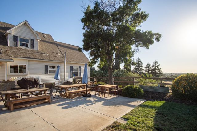 958 E Morton Hill Avenue, Porterville, CA 93257