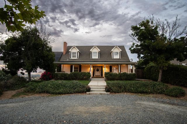 958 E Morton Hill Avenue, Porterville, CA 93257