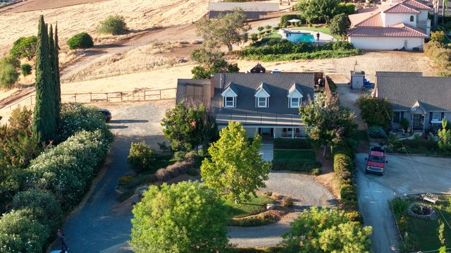 958 E Morton Hill Avenue, Porterville, CA 93257