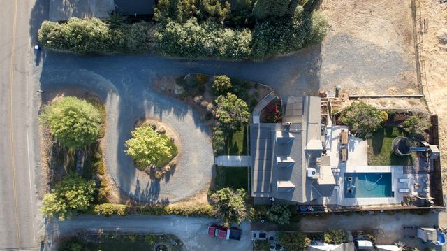 958 E Morton Hill Avenue, Porterville, CA 93257