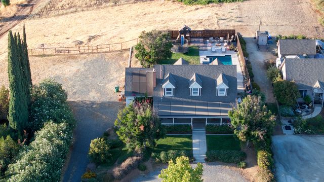 958 E Morton Hill Avenue, Porterville, CA 93257