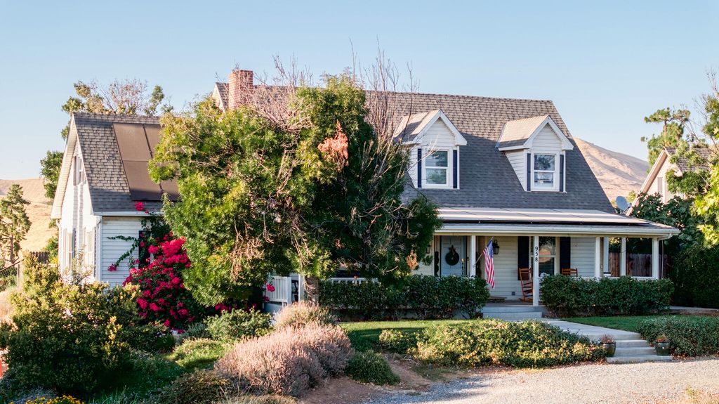 958 E Morton Hill Avenue, Porterville, CA 93257