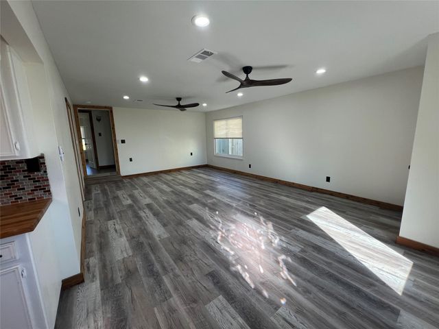 1034 E 3rd Street, Bellville, TX 77418