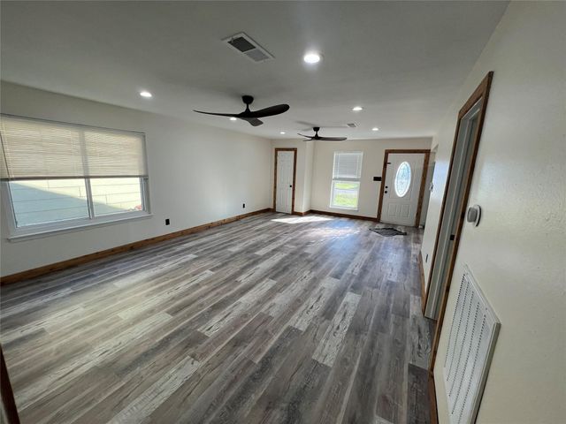 1034 E 3rd Street, Bellville, TX 77418