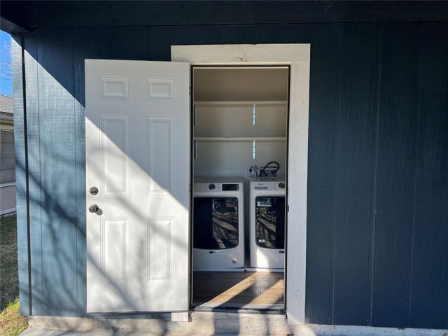 1034 E 3rd Street, Bellville, TX 77418