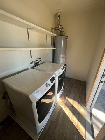 1034 E 3rd Street, Bellville, TX 77418