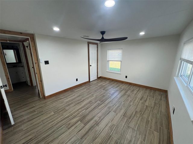 1034 E 3rd Street, Bellville, TX 77418