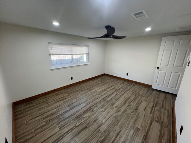 1034 E 3rd Street, Bellville, TX 77418