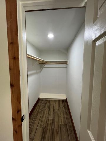 1034 E 3rd Street, Bellville, TX 77418