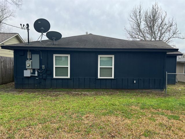 1034 E 3rd Street, Bellville, TX 77418