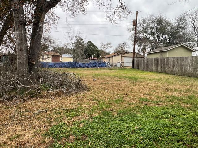 1034 E 3rd Street, Bellville, TX 77418