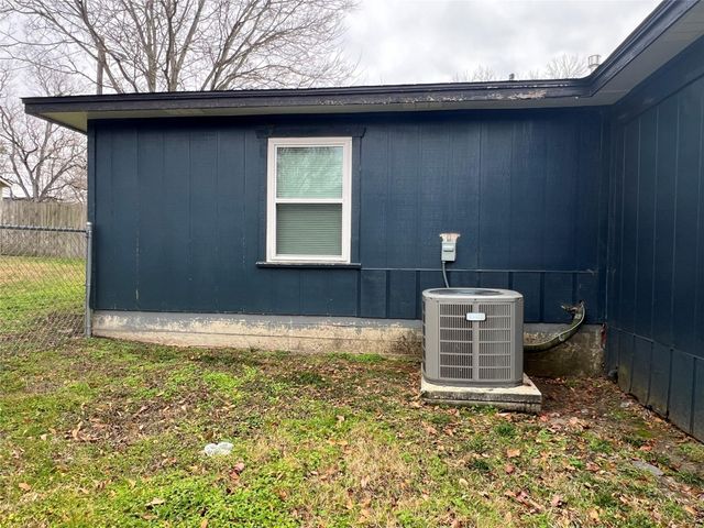 1034 E 3rd Street, Bellville, TX 77418