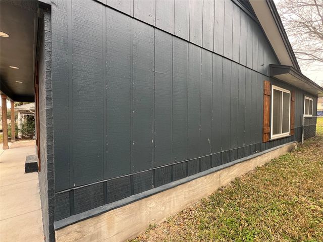 1034 E 3rd Street, Bellville, TX 77418