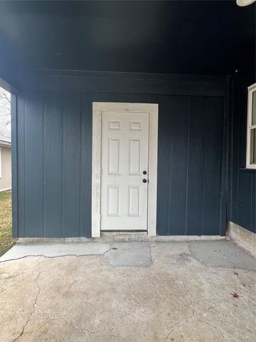 1034 E 3rd Street, Bellville, TX 77418