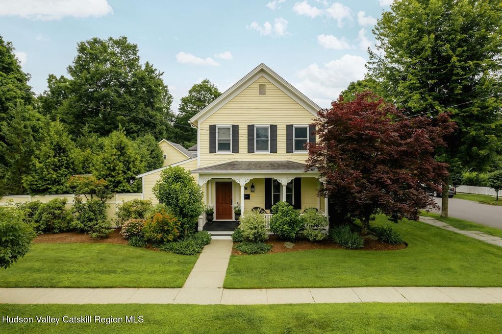 38 Chestnut Street, Rhinebeck, NY 12572