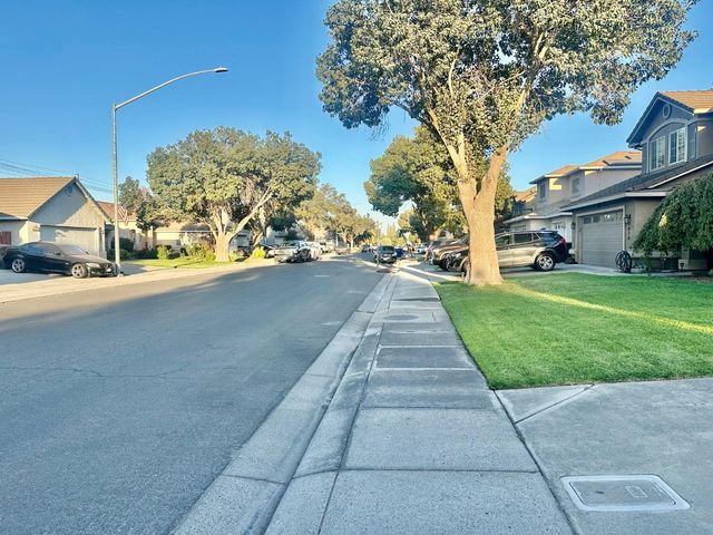 2613 Medinah Court, Modesto, CA 95355
