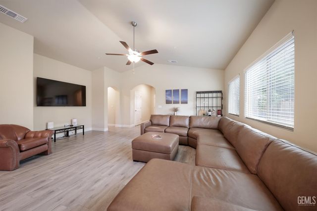 3617 High Valley Lane, Shafter, CA 93263