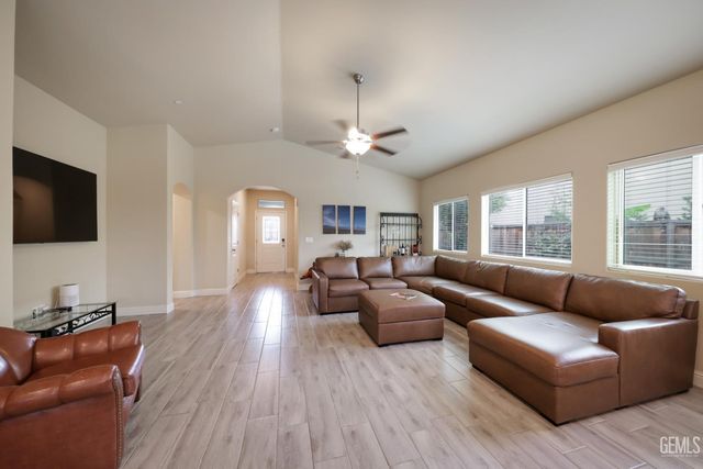 3617 High Valley Lane, Shafter, CA 93263