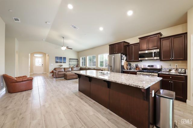 3617 High Valley Lane, Shafter, CA 93263