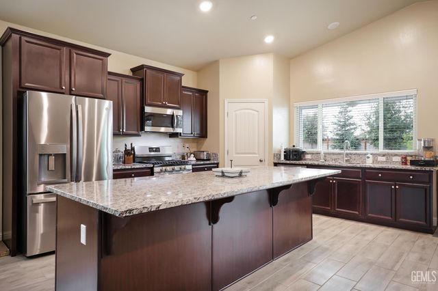 3617 High Valley Lane, Shafter, CA 93263