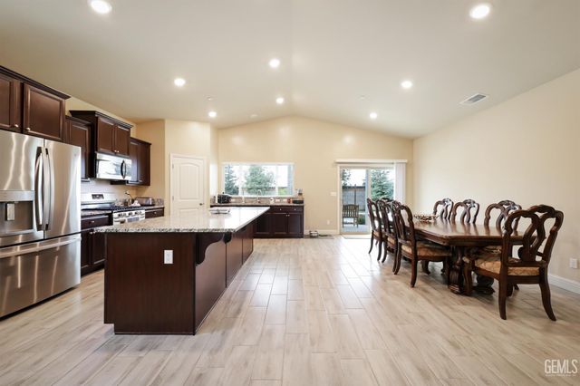 3617 High Valley Lane, Shafter, CA 93263