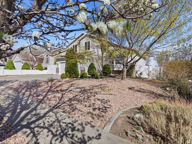 5774 W DAWN VISTA RD, West Jordan, UT 84081