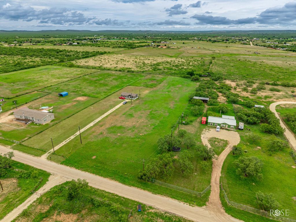 Image 3 of property listing at 1704 Bramlett Lane, San Angelo, TX 76905