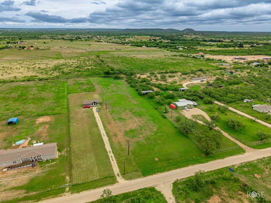 Image 4 of property listing at 1704 Bramlett Lane, San Angelo, TX 76905