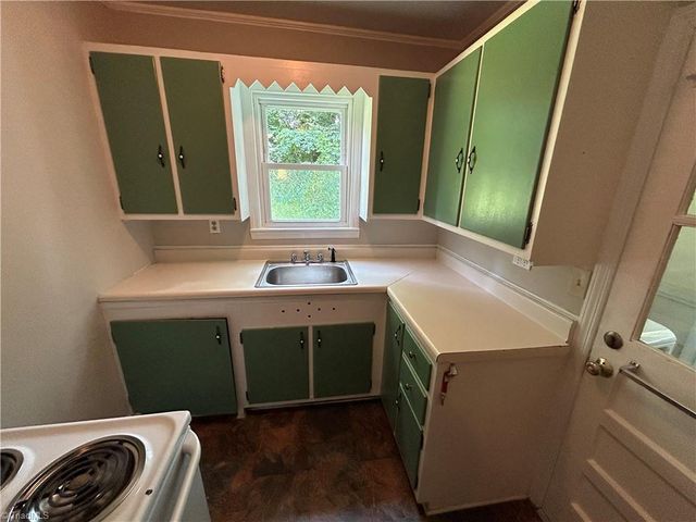 4403 Edgemore Road, Greensboro, NC 27455