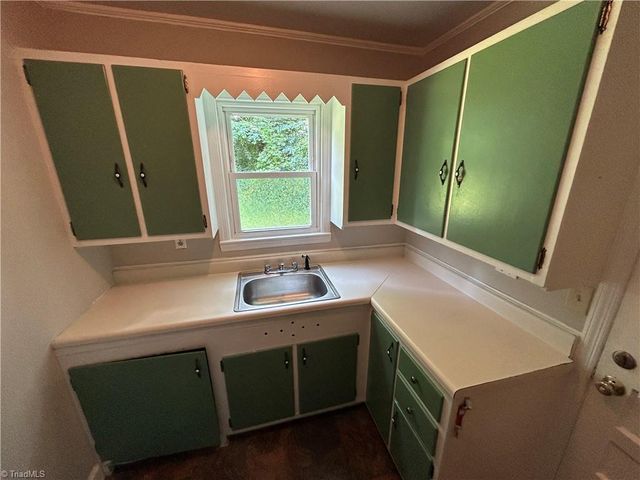 4403 Edgemore Road, Greensboro, NC 27455