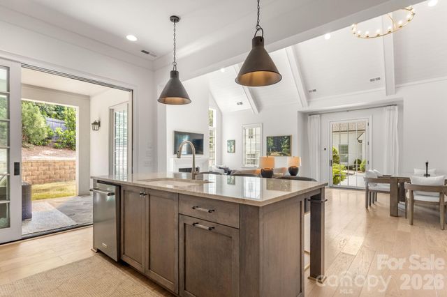 1355 S Kings Drive, Charlotte, NC 28207
