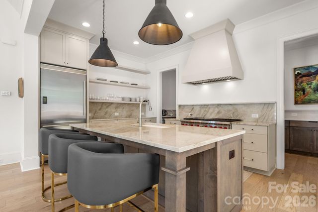 1355 S Kings Drive, Charlotte, NC 28207