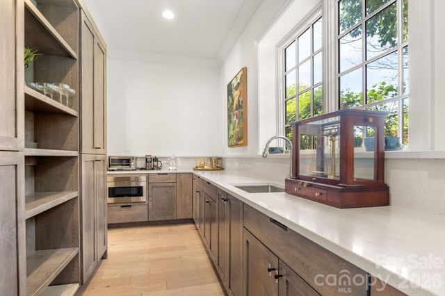 1355 S Kings Drive, Charlotte, NC 28207