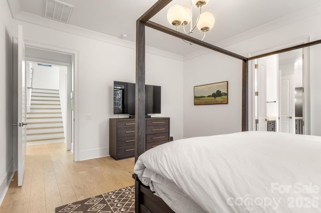 1355 S Kings Drive, Charlotte, NC 28207