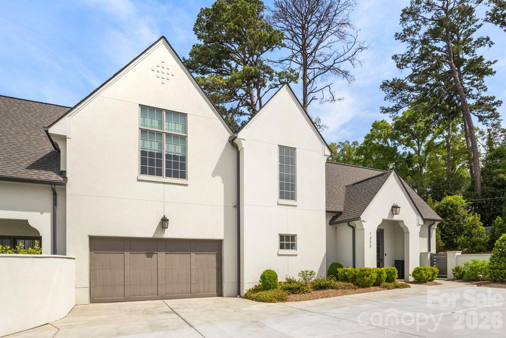 1355 S Kings Drive, Charlotte, NC 28207