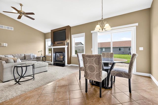 1579 LONE OAK DRIVE, Neenah, WI 54956