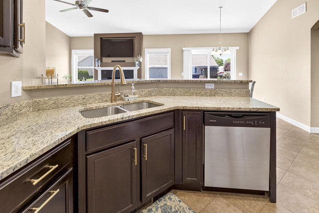 1579 LONE OAK DRIVE, Neenah, WI 54956