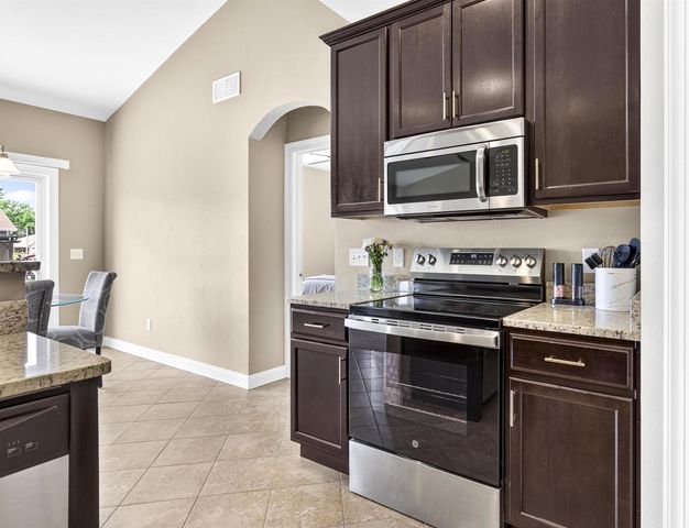 1579 LONE OAK DRIVE, Neenah, WI 54956