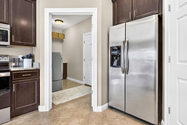 1579 LONE OAK DRIVE, Neenah, WI 54956