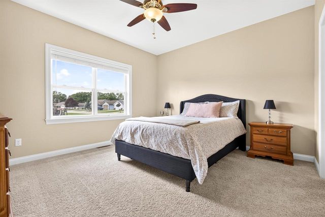1579 LONE OAK DRIVE, Neenah, WI 54956